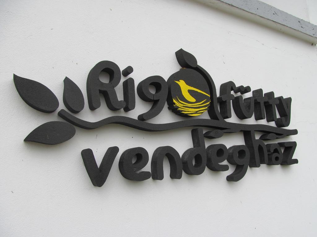 ホテル Rigofuetty Vendeghaz Tiszaalpar エクステリア 写真